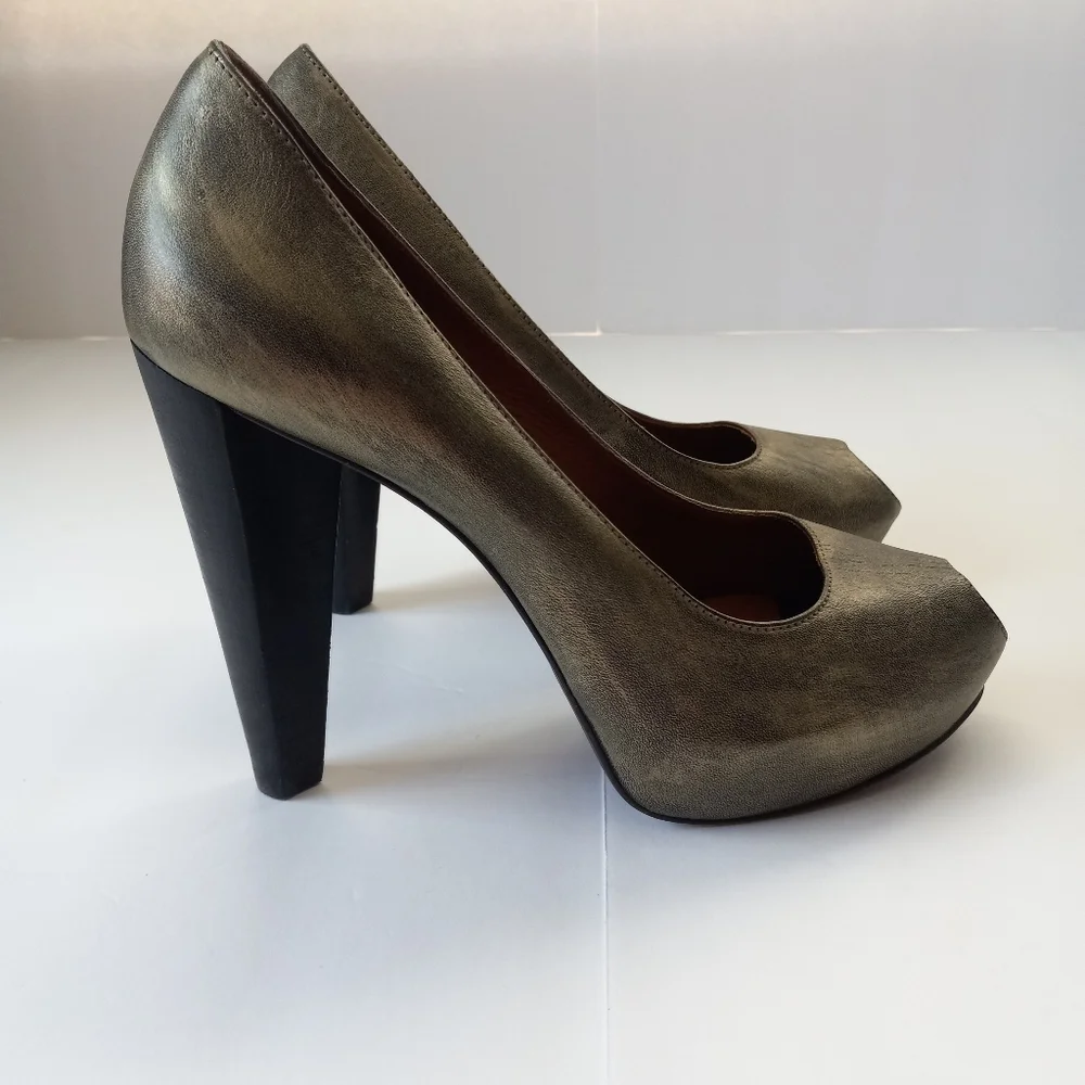 Vera Wang Lavender Label Peep Toe Metallic Pumps